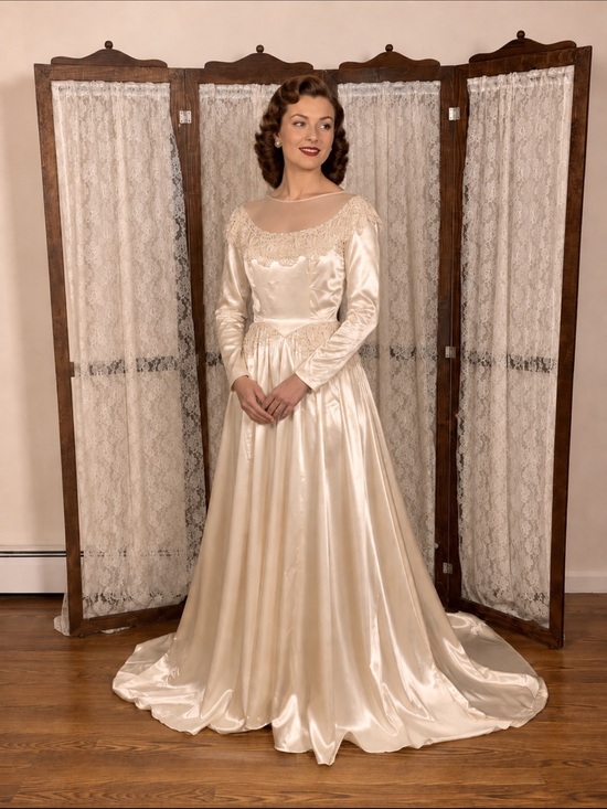 Vintage Dresses & Skirts - Stunning Vintage 1940s Mauer Original Liquid Satin Wedding Gown